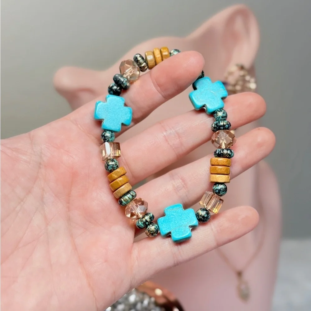 ⚜️ Turquoise and Gold Beaded Bracelet